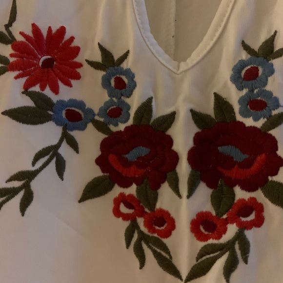 Embroidered high neck tank - Picture 3 of 5